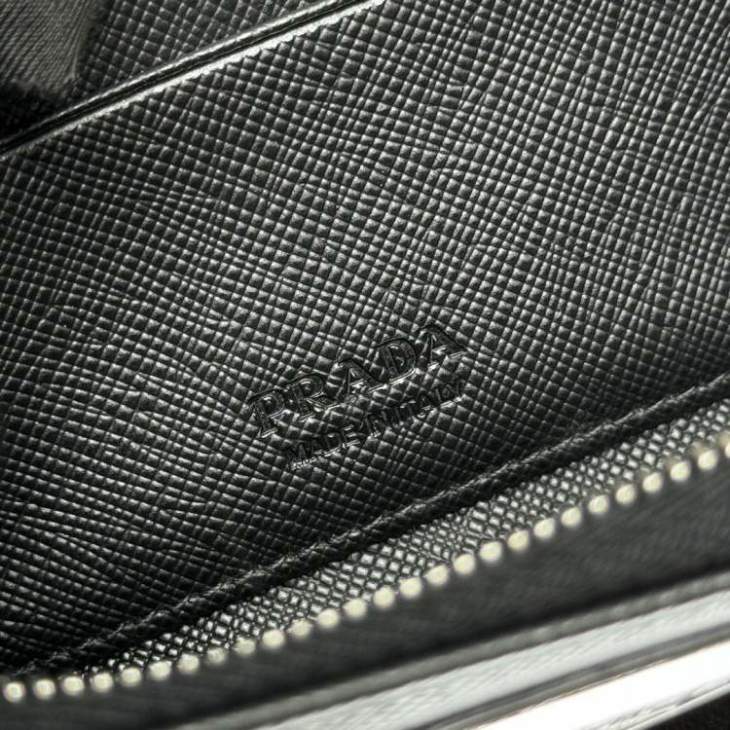 Picture of Prada Handbags _SKUfw172740949fw